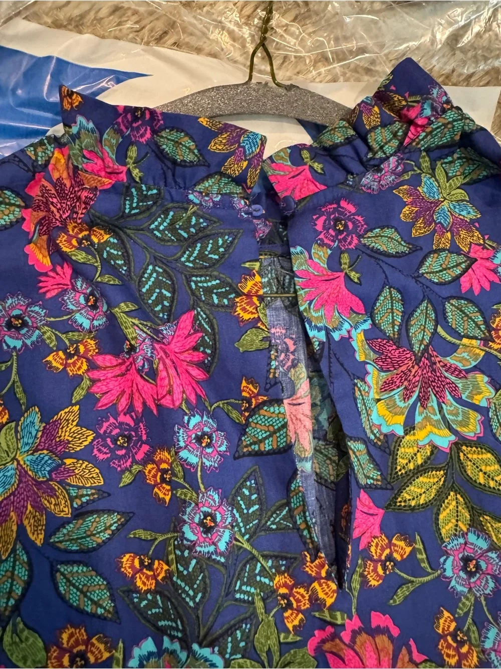 Beautiful Sugarlips size medium floral short sleeve blouse LIKE NEW - Picture 3 of 4